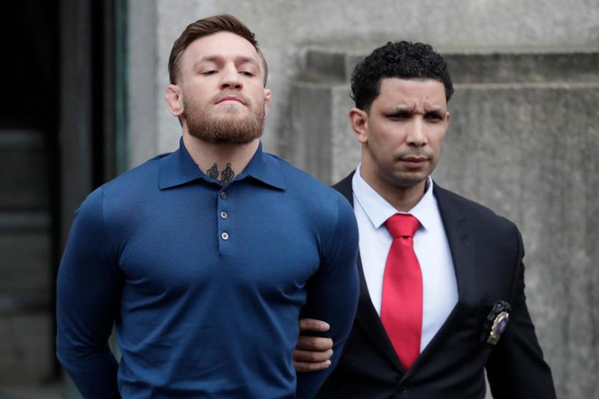 SỐC: Gã điên Conor McGregor có thể đi tù vì đánh người - Ảnh 3.