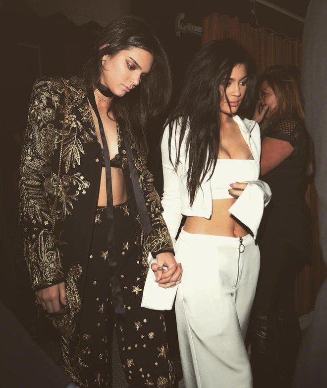 Kendall và Kylie - Cặp chị em tình thương mến thương với loạt khoảnh khắc đáng yêu nhất Instagram - Ảnh 2.
