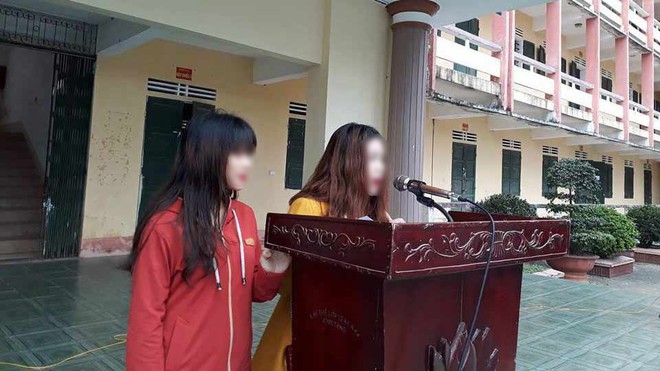 Lột &aacute;o nữ sinh đ&aacute;nh ghen do hiểu nhầm, hai chị em d&acirc;u xin lỗi c&ocirc;ng khai trước 1.800 học sinh - Ảnh 1.