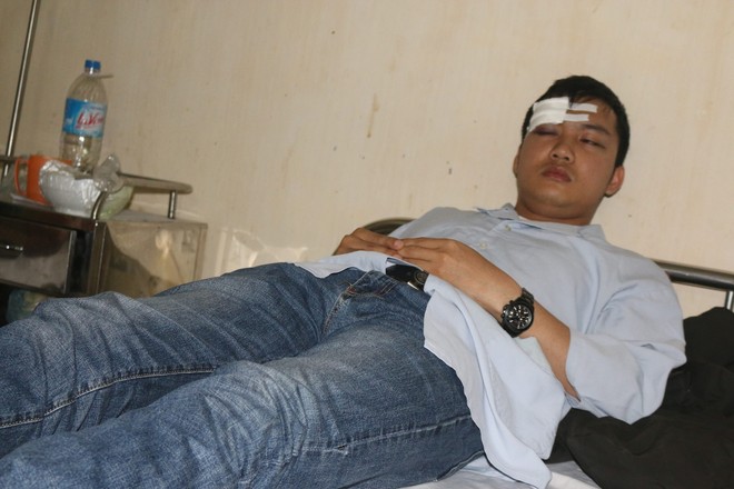 Hà Tĩnh: Bác sỹ và sinh viên thực tập bị người nhà bệnh nhân đánh trọng thương - Ảnh 2.