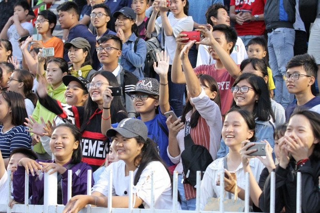 H&agrave;ng ng&agrave;n fan đất v&otilde; xem Viettel đấu B&igrave;nh Định ở Cup Quốc gia - Ảnh 11.