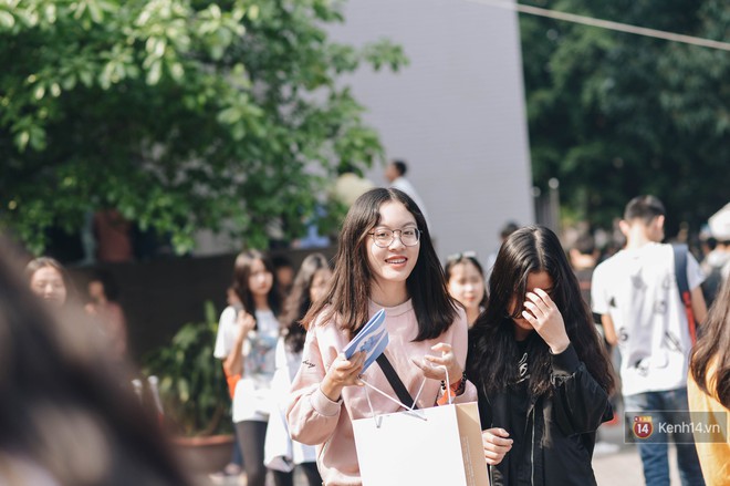 Học sinh lớp 12 hào hứng với ngày hội tuyển sinh 2018 của Đại học Ngoại Thương - Ảnh 7.