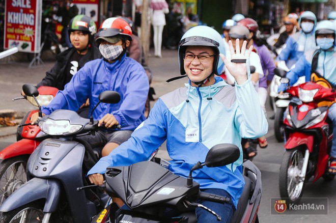 Hàng trăm tài xế tập trung ký tên lưu niệm và diễu hành khắp đường phố Sài Gòn trong ngày chia tay Uber - Ảnh 10.