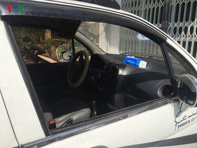 Nhiều cửa k&iacute;nh &ocirc; t&ocirc; v&agrave; nh&agrave; ri&ecirc;ng tại Sa Pa bị kẻ lạ đập vỡ - Ảnh 1.