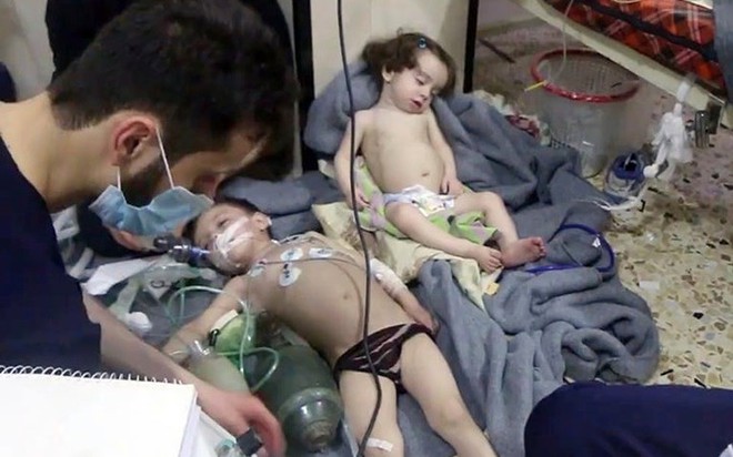 Hình ảnh kinh hoàng được cho là do tấn công hóa học ở Douma (Syria) - Ảnh 6.