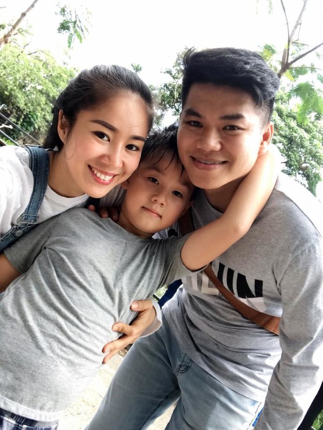 L&ecirc; Phương hạnh ph&uacute;c kỉ niệm 2 năm y&ecirc;u nhau c&ugrave;ng &ocirc;ng x&atilde; k&eacute;m 7 tuổi - Ảnh 2.