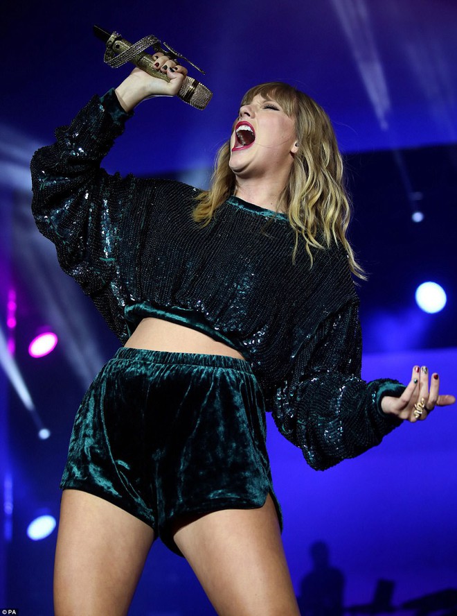 Kh&ocirc;ng chỉ Taylor Swift tăng c&acirc;n, m&agrave; bạn trai c&ocirc; cũng b&eacute;o l&ecirc;n v&agrave; lộ 2 cằm - Ảnh 1.