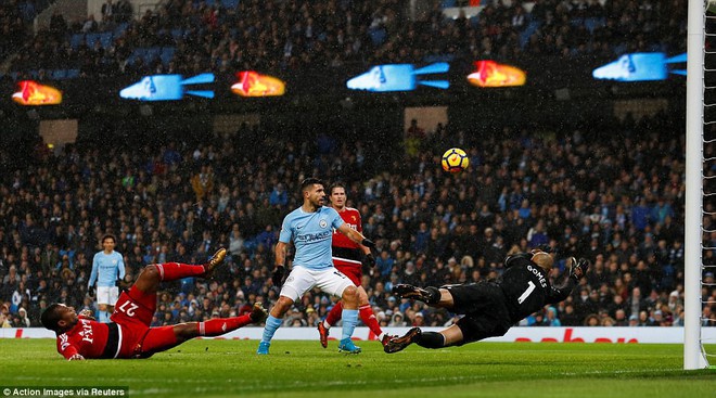 Sterling ghi bàn sau 39 giây, Man City lại hơn Man Utd 15 điểm - Ảnh 6.