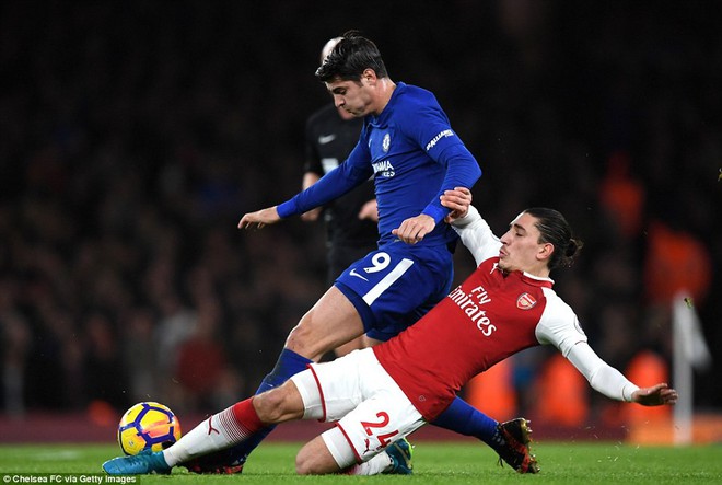 Arsenal hòa kịch tính Chelsea nhờ bàn thắng ở phút bù giờ - Ảnh 3.