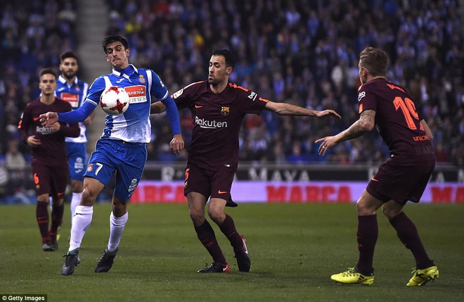 Messi đá hỏng penalty, Barca thua derby xứ Catalan - Ảnh 6.