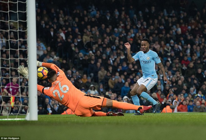 Aguero lập hat-trick, Man City tái lập khoảng cách 12 điểm với Man Utd - Ảnh 10.