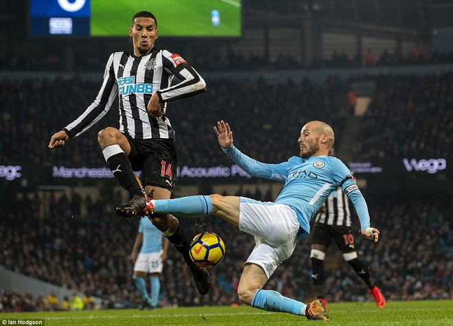 Aguero lập hat-trick, Man City tái lập khoảng cách 12 điểm với Man Utd - Ảnh 3.