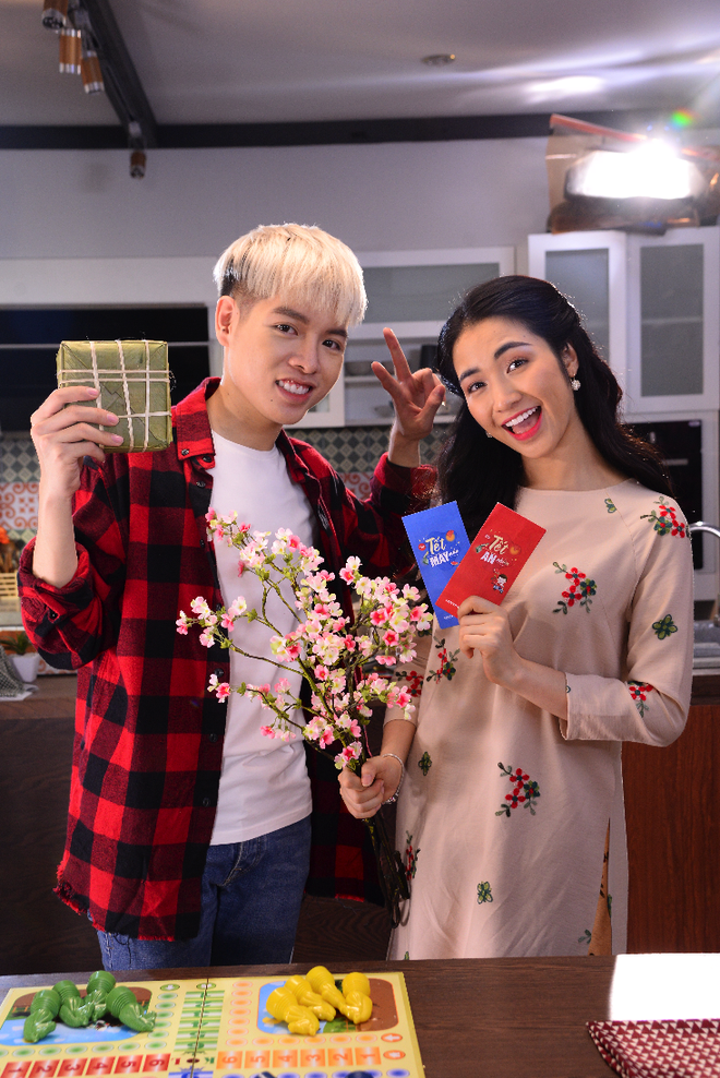 Ăn Tết sớm c&ugrave;ng Ho&agrave; Minzy v&agrave; Đức Ph&uacute;c trong MV Thế l&agrave; Tết - Ảnh 3.