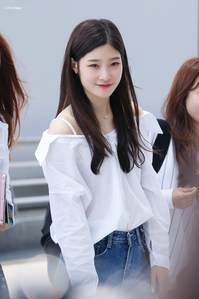 Thiếu g&igrave; th&igrave; thiếu, tủ đồ của Chaeyeon l&uacute;c n&agrave;o cũng phải c&oacute; m&oacute;n đồ n&agrave;y - Ảnh 2.
