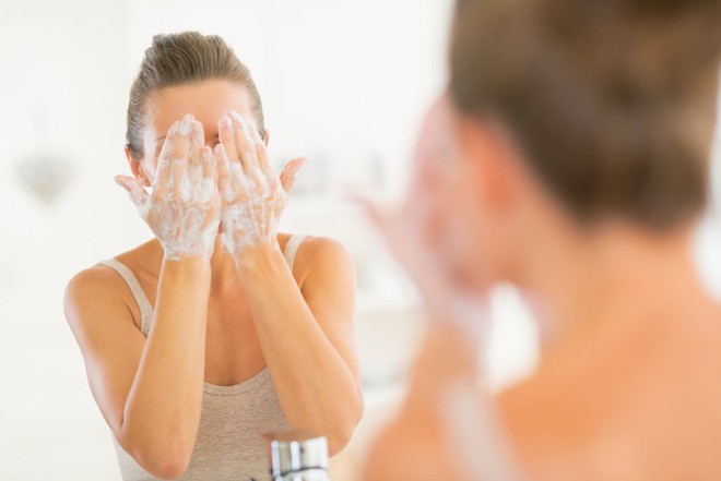 Những lầm tưởng khi trị mụn ai cũng hay mắc phải khiến mụn mãi không hết - Ảnh 3. Những lầm tưởng khi trị mụn ai cũng hay mắc phải khiến mụn mãi không hết - Ảnh 3.
