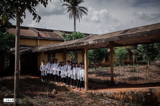 Bộ ảnh kỷ yếu rùng rợn chụp trong bệnh viện bỏ hoang của nhóm học sinh Bình Phước - Ảnh 11.