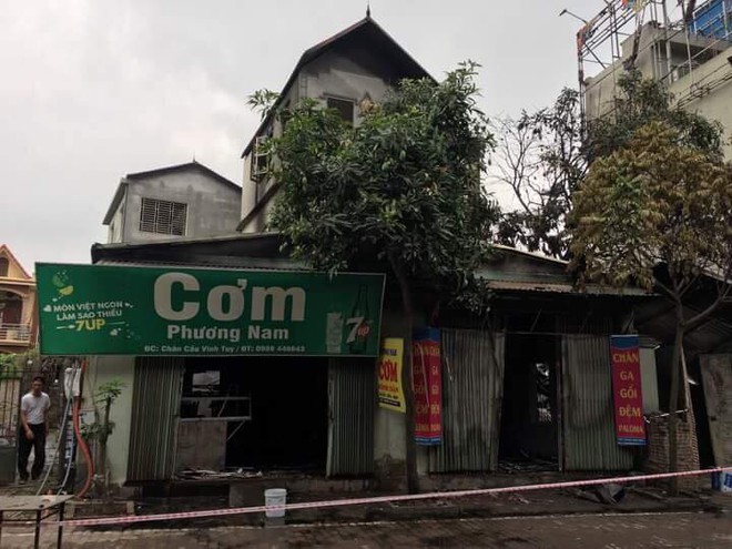 Cháy lớn tại cửa hàng chăn ga gối đệm dưới chân cầu Vĩnh Tuy, 1 cụ bà tử vong - Ảnh 6.