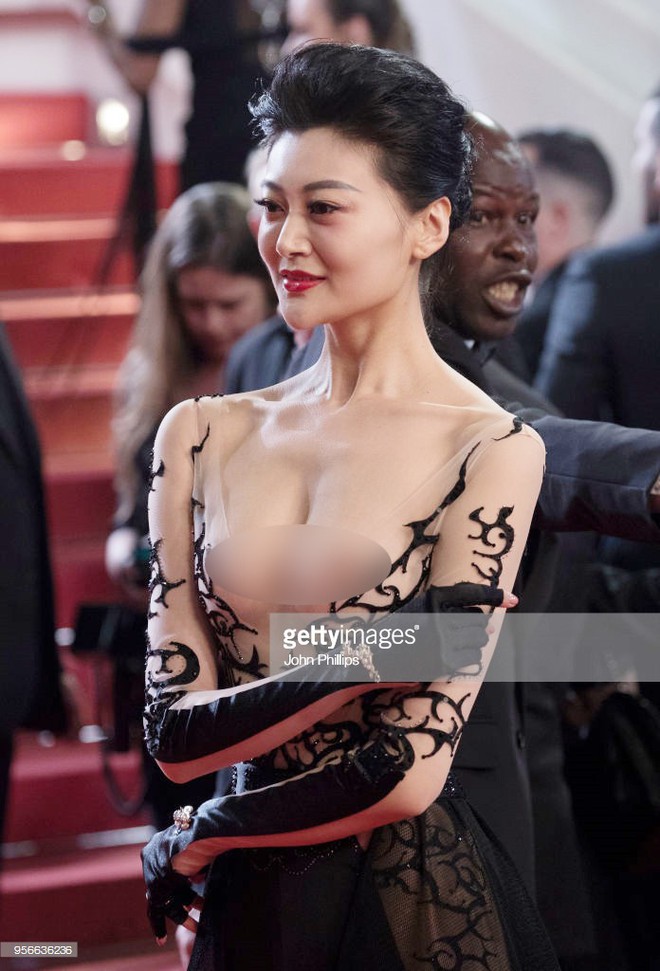 Cannes ngày 2 loạn bởi loạt mỹ nhân vô danh Trung Quốc: Quyết tâm lộ nhũ hoa, mặc long bào bắt chước Phạm Băng Băng - Ảnh 4.