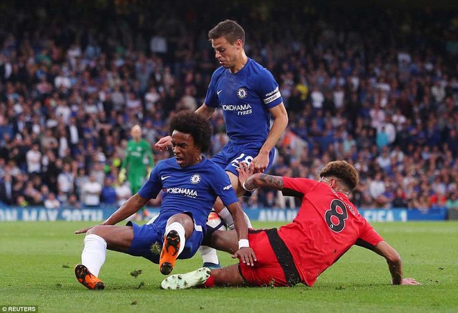 Chelsea tự bắn vào chân mình trong cuộc đua giành vé Champions League - Ảnh 4.