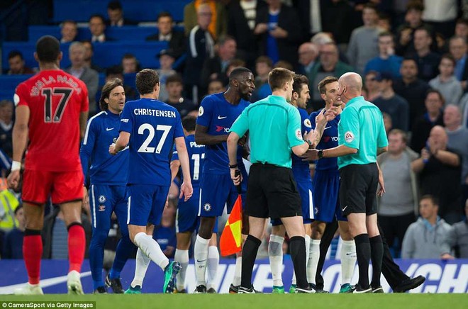 Chelsea tự bắn vào chân mình trong cuộc đua giành vé Champions League - Ảnh 11.