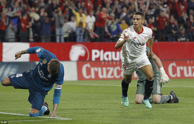 Tội đồ Ramos đá hỏng penalty, đốt lưới nhà khiến Real Madrid thua đau trước Sevilla - Ảnh 6.