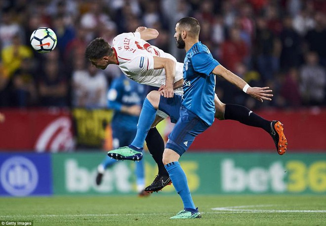 Tội đồ Ramos đá hỏng penalty, đốt lưới nhà khiến Real Madrid thua đau trước Sevilla - Ảnh 3.