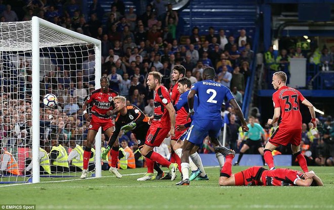 Chelsea tự bắn vào chân mình trong cuộc đua giành vé Champions League - Ảnh 10.