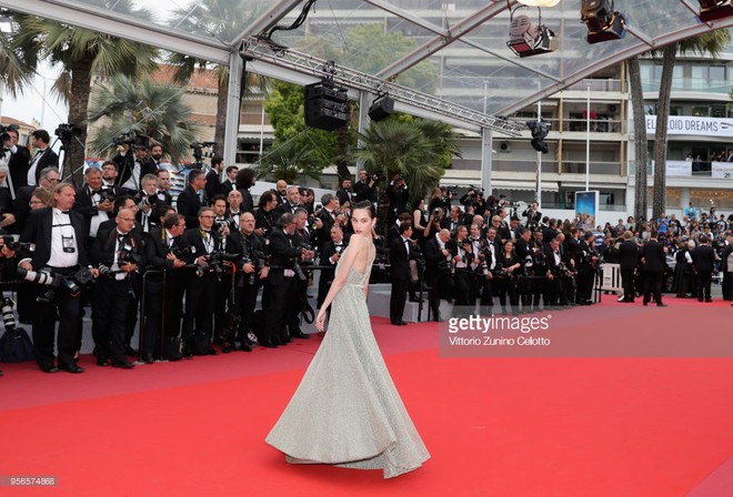 Không phải Phạm Băng Băng, đây mới là mỹ nhân châu Á có những khoảnh khắc thần sầu nhất tại thảm đỏ Cannes - Ảnh 13.