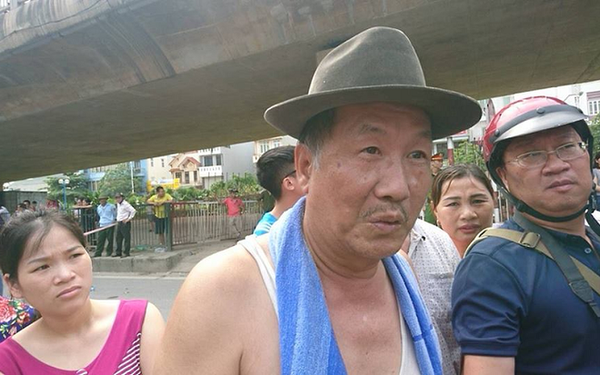 Vụ cháy lớn ở Vĩnh Tuy: Người hàng xóm liều mình bắc thang cứu sống 6 người thoát khỏi căn nhà đang bốc cháy ngùn ngụt - Ảnh 3.