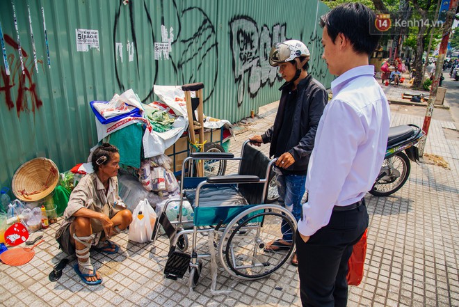 Gặp cụ gi&agrave; lết bằng 2 tay để b&aacute;n b&aacute;o vỉa h&egrave; g&acirc;y x&ocirc;n xao mạng x&atilde; hội: H&ocirc;m nay, b&agrave; tr&uacute;ng số t&igrave;nh thương! - Ảnh 10.