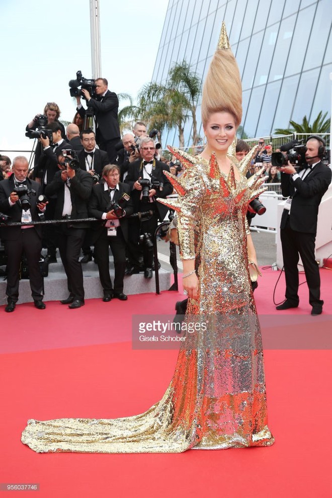 Khi thảm đỏ Cannes trở thành cái chợ của những mỹ nhân Âu - Á không ai biết tên bon chen bằng được - Ảnh 16.