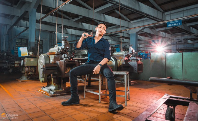 Con trai kỹ thuật chụp kỷ yếu: Soái ca ngời ngời, manly hết phần thiên hạ - Ảnh 1.