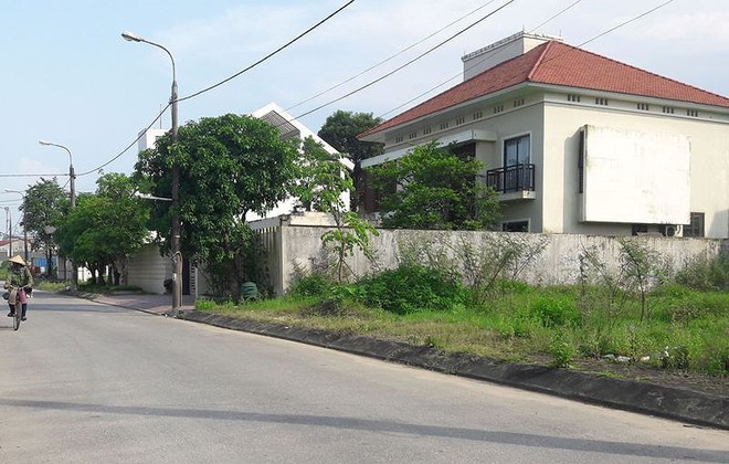 Con g&aacute;i tướng c&ocirc;ng an viết v&agrave;o giấy r&uacute;t tiền, b&aacute;o bị cướp - Ảnh 2.