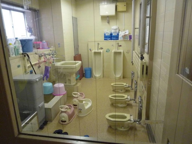 Khi chiếc v&eacute; v&agrave;o nh&agrave; trẻ ở Nhật Bản được v&iacute; như v&eacute; độc đắc v&agrave; những hệ lụy kh&ocirc;n lường - Ảnh 3.