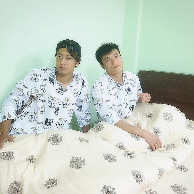 Mặc pyjama đôi, suốt ngày lên sóng Instagram - Bùi Tiến Dũng và trai đẹp FLC Thanh Hoá Ryu đang là cặp bạn thân hot nhất! - Ảnh 3.