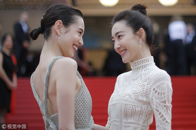 Toàn cảnh 9 phút đồng hồ bám rịt thảm đỏ Cannes của tình cũ G-Dragon Kiko Mizuhara gây tranh cãi - Ảnh 24.