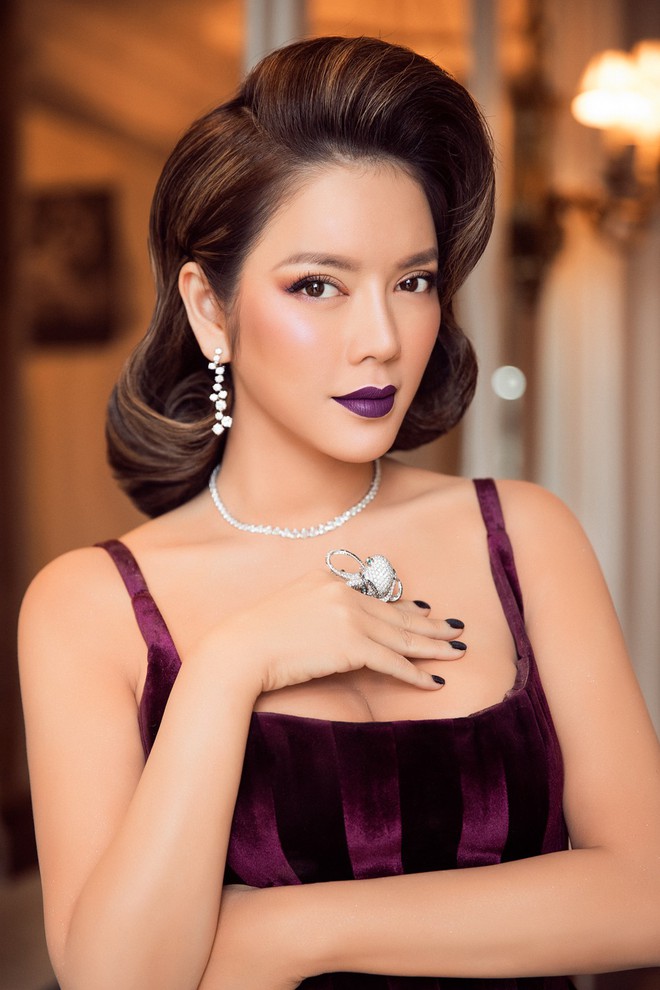 Ng&agrave;y 3 l&ecirc;n thảm đỏ Cannes, L&yacute; Nh&atilde; Kỳ chuyển hẳn sang t&ocirc;ng t&iacute;m từ v&aacute;y &aacute;o đến makeup chuẩn qu&yacute; c&ocirc; thập ni&ecirc;n 80 - Ảnh 11.