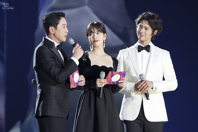 Hình hậu trường nóng hổi của Suzy tại Baeksang: Sải bước ở hầm để xe mà sang như bà hoàng, đẹp hơn cả đi thảm đỏ - Ảnh 20.