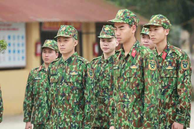 Sao nhập ngũ: Bảo Kun bực mình vì không thể lên xà, chống đẩy, báo cáo - Ảnh 4.