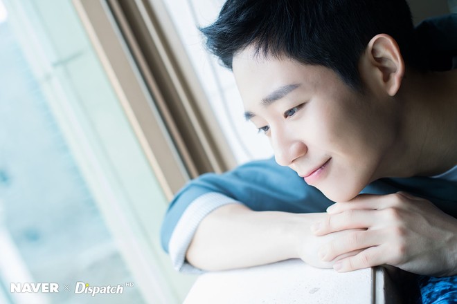 Dispatch tung bộ ảnh zoom đến từng lỗ chân lông của Jung Hae In: Đẳng cấp mỹ nam khiến chị đẹp mê mẩn là đây? - Ảnh 12.