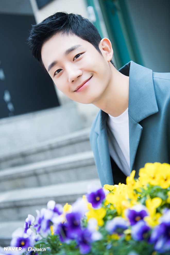 Dispatch tung bộ ảnh zoom đến từng lỗ ch&acirc;n l&ocirc;ng của Jung Hae In: Đẳng cấp mỹ nam khiến chị đẹp m&ecirc; mẩn l&agrave; đ&acirc;y? - Ảnh 14.