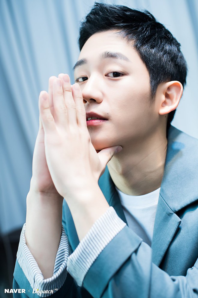 Dispatch tung bộ ảnh zoom đến từng lỗ ch&acirc;n l&ocirc;ng của Jung Hae In: Đẳng cấp mỹ nam khiến chị đẹp m&ecirc; mẩn l&agrave; đ&acirc;y? - Ảnh 15.