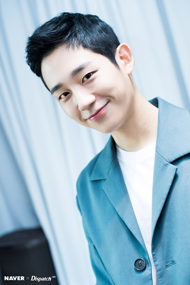 Dispatch tung bộ ảnh zoom đến từng lỗ chân lông của Jung Hae In: Đẳng cấp mỹ nam khiến chị đẹp mê mẩn là đây? - Ảnh 4.