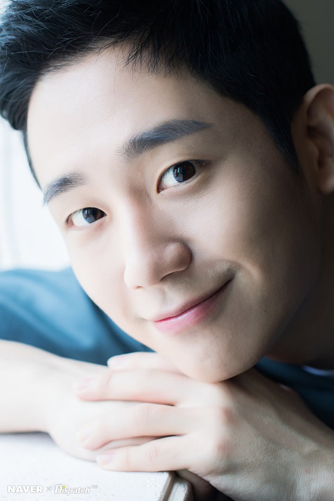 Dispatch tung bộ ảnh zoom đến từng lỗ chân lông của Jung Hae In: Đẳng cấp mỹ nam khiến chị đẹp mê mẩn là đây? - Ảnh 7.