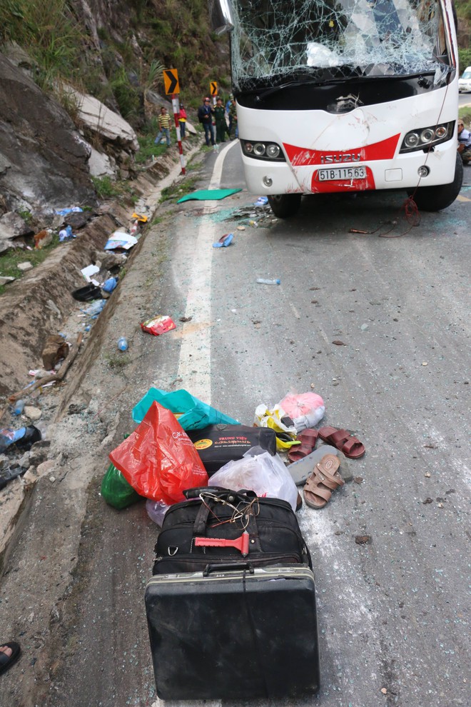 Hiện trường vụ tai nạn kinh ho&agrave;ng, 3 c&aacute;n bộ hưu tr&iacute; ng&agrave;nh c&ocirc;ng an tử vong - Ảnh 7.