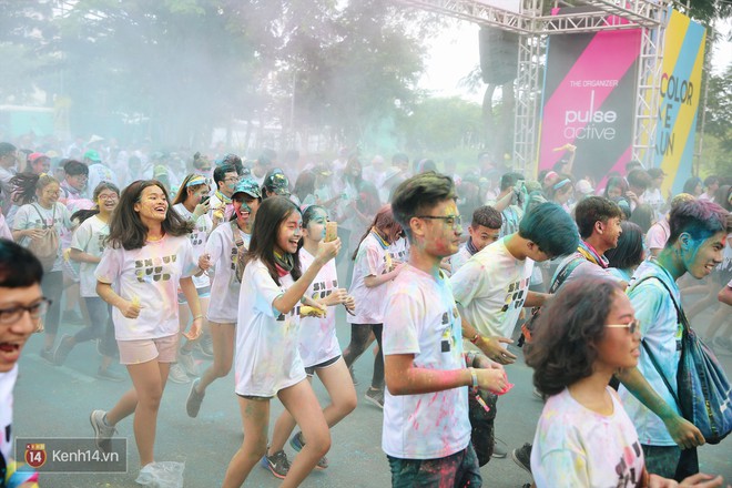 Đến hẹn lại lên: hàng ngàn bạn trẻ Sài Gòn đang quẩy hết mình tại Color Me Run 2018 - Ảnh 7.