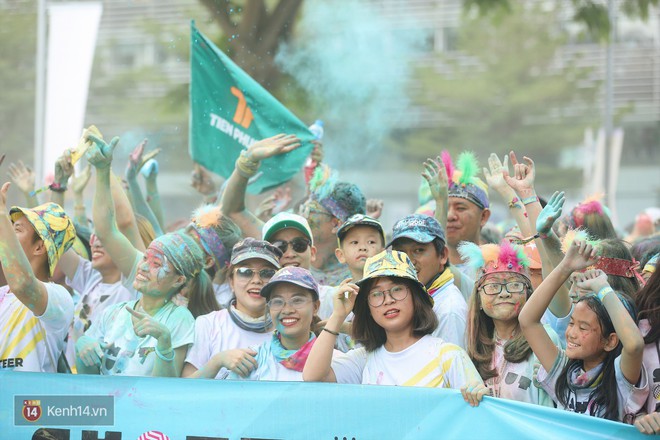 Đến hẹn lại lên: hàng ngàn bạn trẻ Sài Gòn đang quẩy hết mình tại Color Me Run 2018 - Ảnh 12.