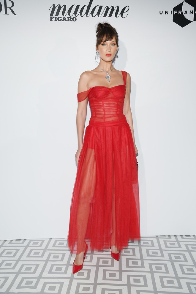 Tiệc tối LHP Cannes: Bella Hadid ngày càng nâng tầm nhan sắc, đọ vẻ xinh đẹp với sao Mỹ nhân tâm kế - Ảnh 4.