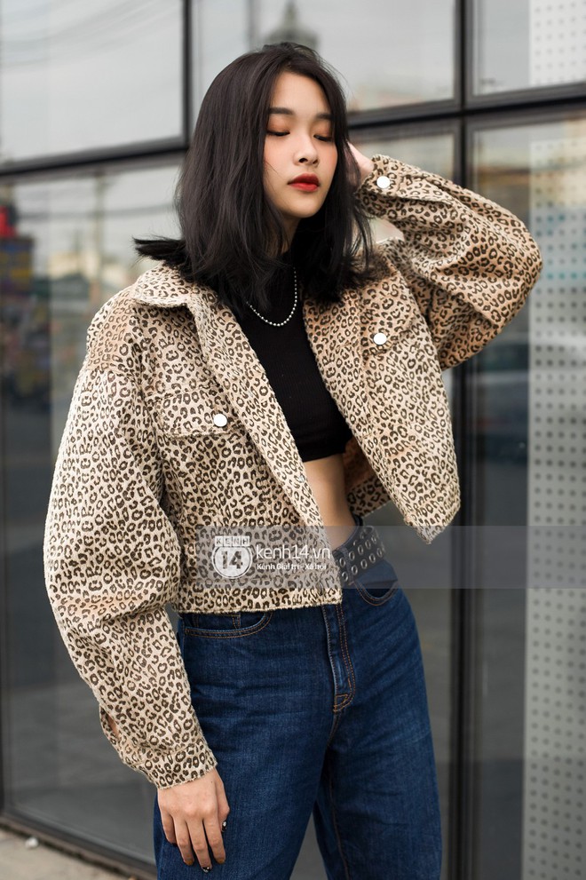 Street style giới trẻ Việt: H&agrave; Nội to&agrave;n &aacute;o 2 d&acirc;y v&agrave; xuy&ecirc;n thấu m&aacute;t mẻ; S&agrave;i G&ograve;n vẫn điệp kh&uacute;c c&agrave;ng ấm c&agrave;ng chất - Ảnh 12.