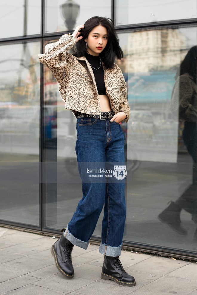 Street style giới trẻ Việt: H&agrave; Nội to&agrave;n &aacute;o 2 d&acirc;y v&agrave; xuy&ecirc;n thấu m&aacute;t mẻ; S&agrave;i G&ograve;n vẫn điệp kh&uacute;c c&agrave;ng ấm c&agrave;ng chất - Ảnh 11.